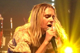 MØ live @ «Terminal 5»