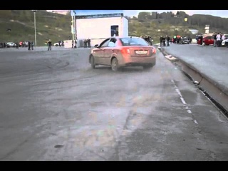 1 июня. Лагерный сад. Дрифтчик въехал в стоящее авто