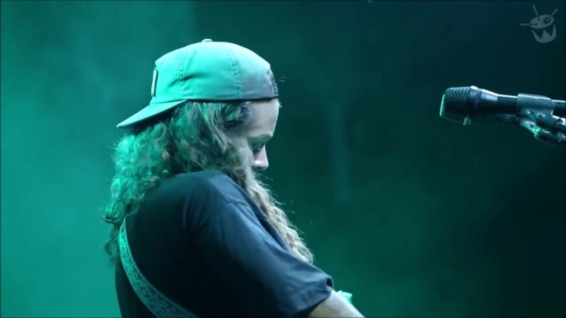 Emotional Solo on electrified Guitar by Tash Sultana performing