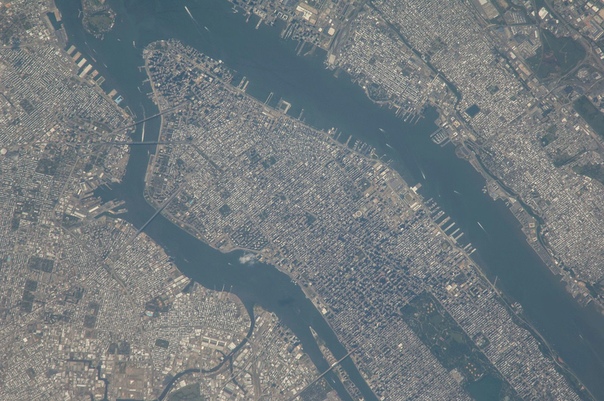 космический снимок земли. земля с высоты 200 км. земля с высоты 400 км. земля с орбиты. земля с высоты 200 км.