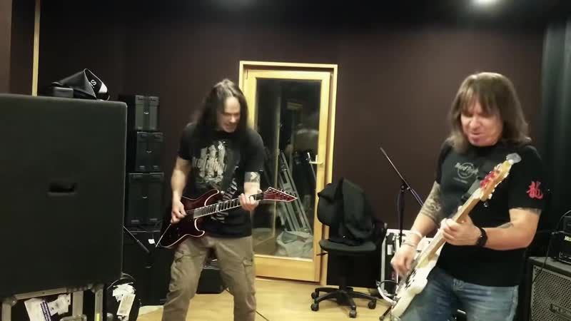 Ария Breaking the Law ( Judas Priest