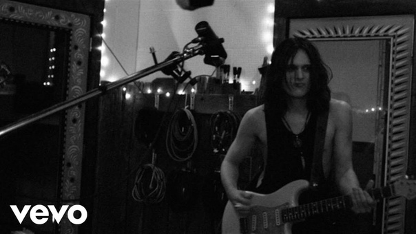 Tyler Bryant The Shakedown Mojo Workin ( Live From