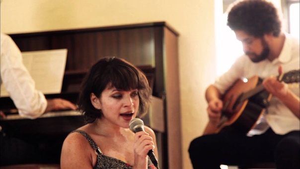 Danger Mouse Daniele Luppi Black ( Feat. Norah