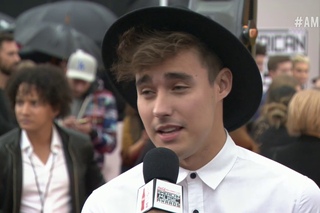 Jorge Blanco Red Carpet Interview - AMAs 2016