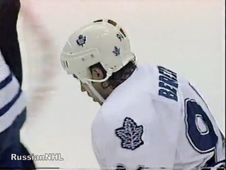 Sergei Berezin scores vs Flyers (11 dec 1999)