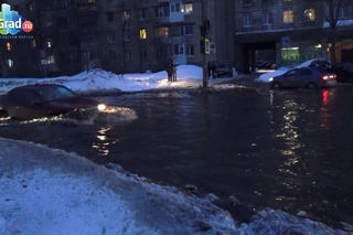 В Архангельске из-за прорыва трубы затопило проспект Дзержинского