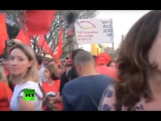 Concentración en Curitiba tras el último fallo que ordena poner en libertad a Lula da Silva