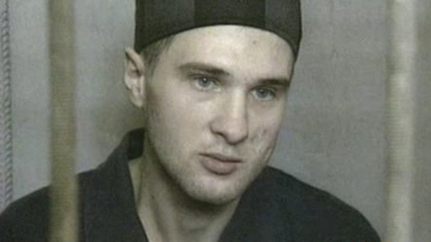 Каменский Чикатило. Каменск-Шахтинский (Ростовская область), 1993 1996 год. Роману Бурцеву не повезло с рождения. Его родителей-алкашей бутылка интересовала значительно больше отпрыска. Иногда