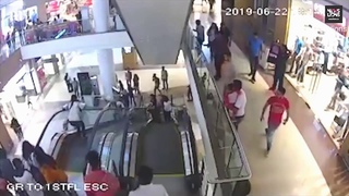 Adolescente Morre Em Escada Rolante