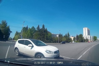 Девушка путает полосы ()
