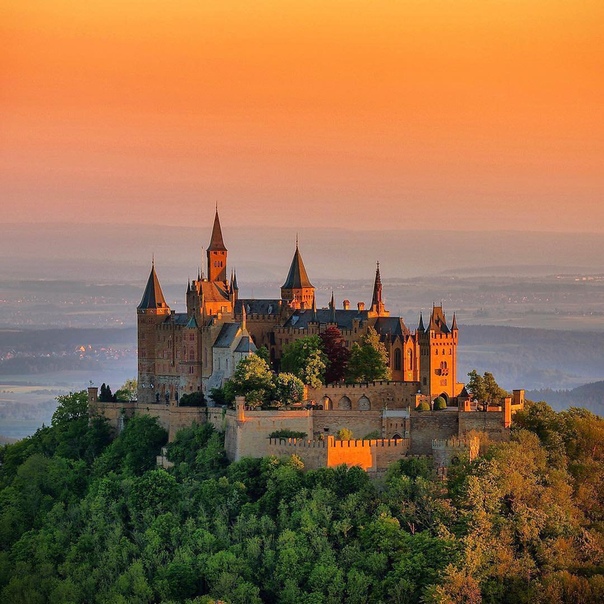 Замок гогенцоллерн (burg hohenzollern). Замок гогенцоллерн в баден-вюртемберге германия. Замок гогенцоллерн (hohenzollern_castle). Замок гогенцоллерн (burg hohenzollern). Замок гогенцоллерн шварцвальд.