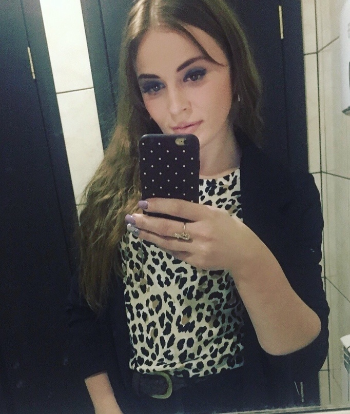 Аня Левина |